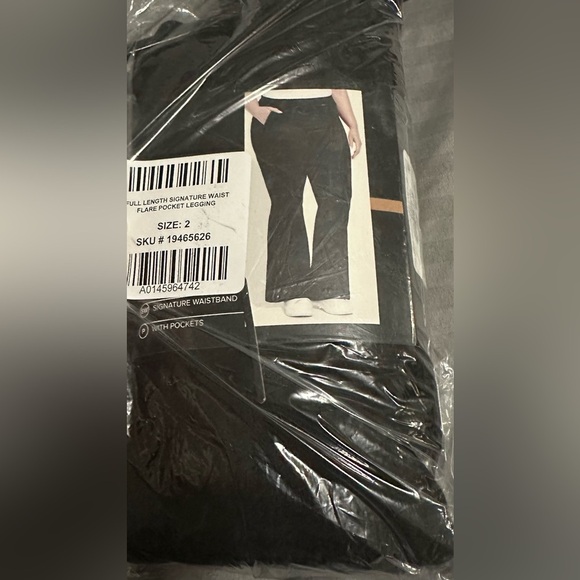 ✨ NWT ✨ Torrid: Women’s Black Full Length Flare Leggings with Pockets- Size 2 - Picture 1 of 9